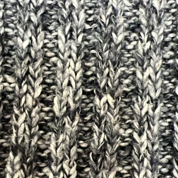 Abercrombie & Fitch Grey Knit Sweater - Picture 4 of 6